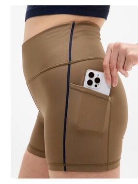 NWT ATHLETA Interval Stash Tipped 5" Short, Clay/Navy, Workout, Gym, Yoga, M